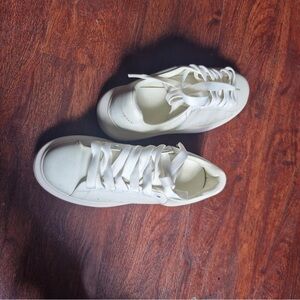 White Sneakers with Laces